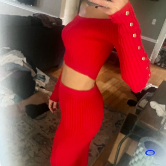 Stunning two piece red set - Picture 3 of 8